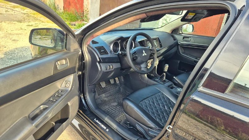 Mitsubishi Lancer в стиле Evo: спортивный седан за 1 100 000 ₽