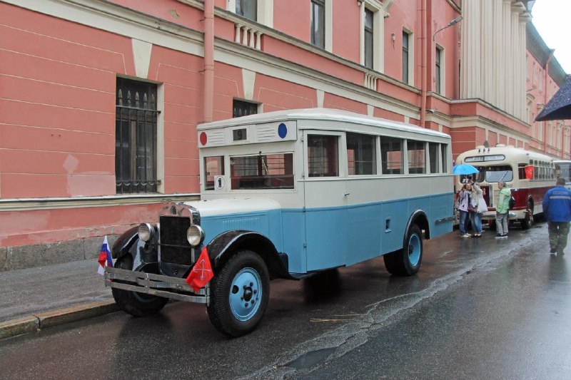 Ретро-парад автобусов в Санкт-Петербурге: московский Икарус стал частью праздника Ретро-парад автобусов в Санкт-Петербурге: московский Икарус стал частью праздника