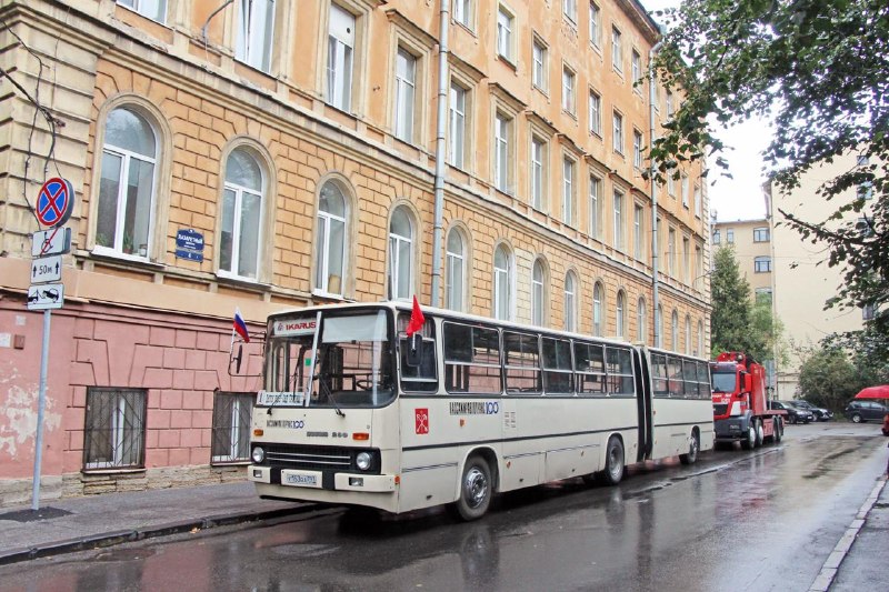 Ретро-парад автобусов в Санкт-Петербурге: московский Икарус стал частью праздника Ретро-парад автобусов в Санкт-Петербурге: московский Икарус стал частью праздника