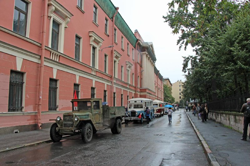 Ретро-парад автобусов в Санкт-Петербурге: московский Икарус стал частью праздника Ретро-парад автобусов в Санкт-Петербурге: московский Икарус стал частью праздника