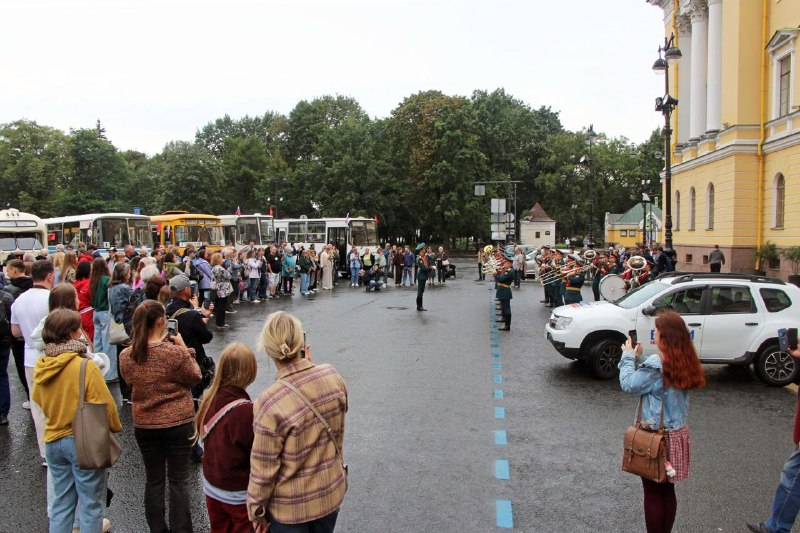 Ретро-парад автобусов в Санкт-Петербурге: московский Икарус стал частью праздника Ретро-парад автобусов в Санкт-Петербурге: московский Икарус стал частью праздника