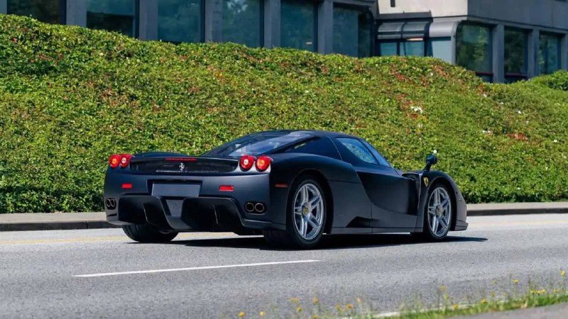 Уникальный Ferrari Enzo в матово-чёрном цвете выставлен на продажу Уникальный Ferrari Enzo в матово-чёрном цвете выставлен на продажу