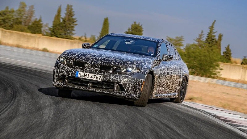 BMW показала новую бензиновую «трёшку»: 443 л.с. и дрифт-режим BMW показала новую бензиновую «трёшку»: 443 л.с. и дрифт-режим
