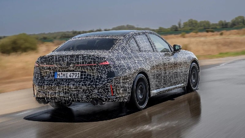 BMW показала новую бензиновую «трёшку»: 443 л.с. и дрифт-режим BMW показала новую бензиновую «трёшку»: 443 л.с. и дрифт-режим