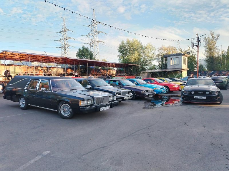 Фестиваль «Трасса 60»: ретроавтомобили и дух Route 66 в Санкт-Петербурге