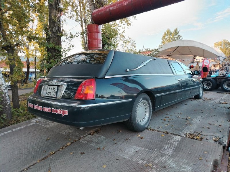 Фестиваль «Трасса 60»: ретроавтомобили и дух Route 66 в Санкт-Петербурге