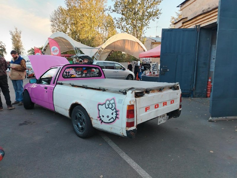 Фестиваль «Трасса 60»: ретроавтомобили и дух Route 66 в Санкт-Петербурге