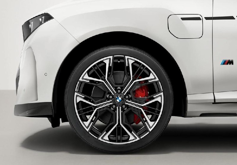 BMW раскрыла аксессуары M Performance для нового X5 и подтвердила мотор V8 BMW раскрыла аксессуары M Performance для нового X5 и подтвердила мотор V8
