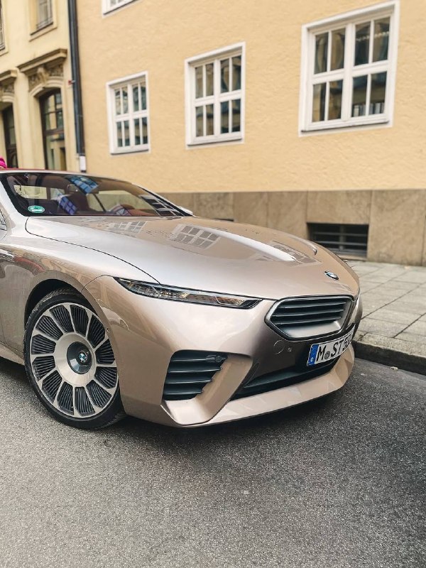 BMW Skytop: первые экземпляры доехали до владельцев