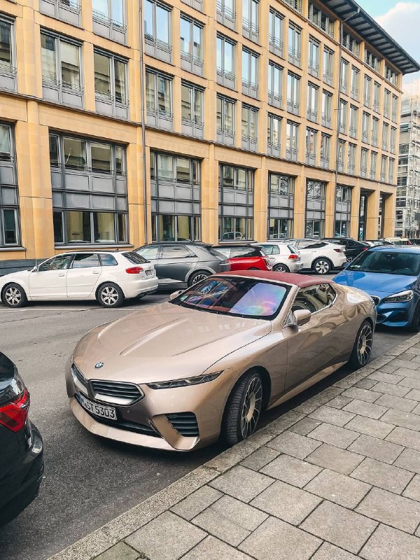 BMW Skytop: первые экземпляры доехали до владельцев
