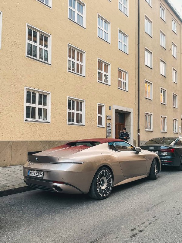 BMW Skytop: первые экземпляры доехали до владельцев
