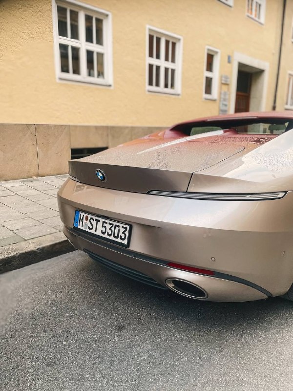 BMW Skytop: первые экземпляры доехали до владельцев
