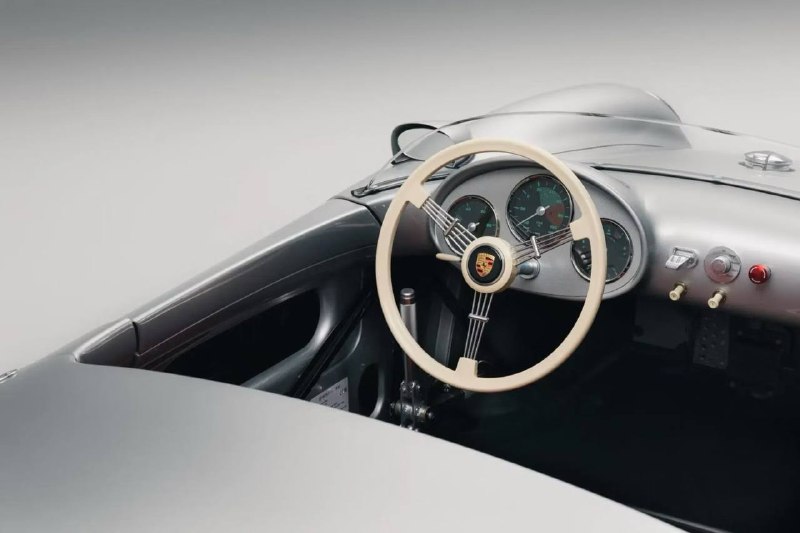 Уменьшенный в 5 раз Porsche 550 Spyder продают за 8 миллионов рублей Уменьшенный в 5 раз Porsche 550 Spyder продают за 8 миллионов рублей