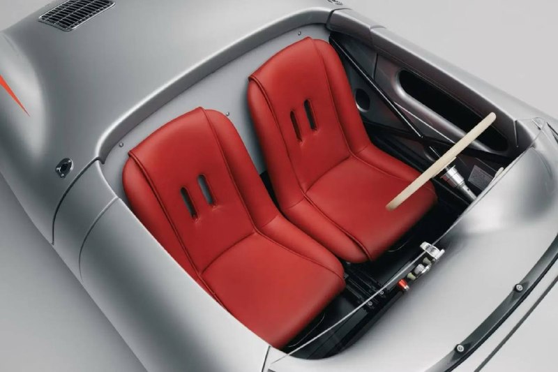 Легендарный Porsche 550 Spyder стал мини-электрокаром за 8 млн рублей