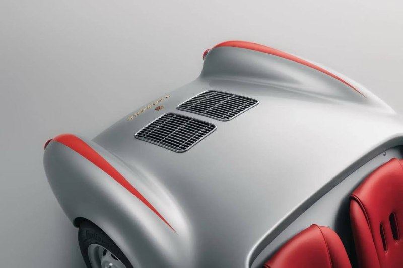 Легендарный Porsche 550 Spyder стал мини-электрокаром за 8 млн рублей