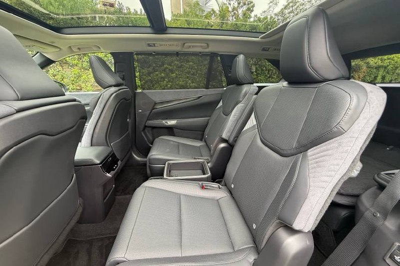 Lexus TZ 550e EV: дорогой электрокроссовер, который уступает BYD и Zeekr