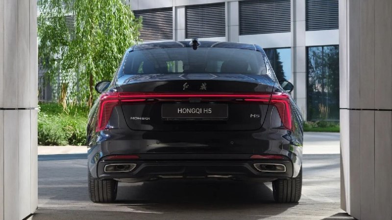 Обновленный Hongqi H5: российская цена и оснащение