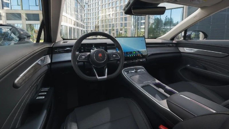 Обновленный Hongqi H5: российская цена и оснащение