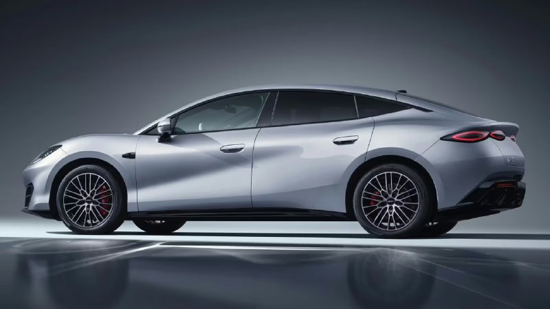 BYD представила электрическое купе Formula S: 657 сил, запас хода 900 км и цена от 2,3 млн рублей