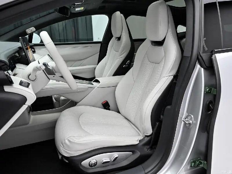 BYD представила электрическое купе Formula S: 657 сил, запас хода 900 км и цена от 2,3 млн рублей