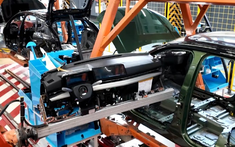 LADA Azimut получит мягкую панель: АвтоВАЗ освоил технологию slush skin