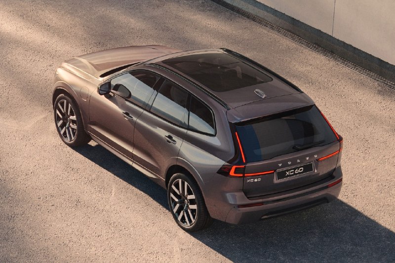 Volvo XC60 прошел второй рестайлинг: новые гибриды и 200 км на электротяге Volvo XC60 прошел второй рестайлинг: новые гибриды и 200 км на электротяге