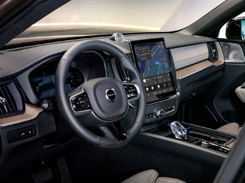 Volvo XC60 прошел второй рестайлинг: новые гибриды и 200 км на электротяге Volvo XC60 прошел второй рестайлинг: новые гибриды и 200 км на электротяге