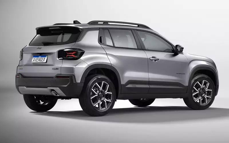 Jeep Avenger появился в России за 2,8 млн рублей Jeep Avenger появился в России за 2,8 млн рублей