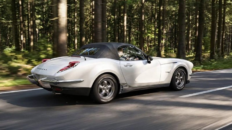 Mitsuoka LA1 — ретро-родстер на базе Mazda MX-5 в стиле Corvette C1