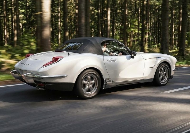 Mitsuoka LA1: ретро-родстер на базе Mazda MX-5
