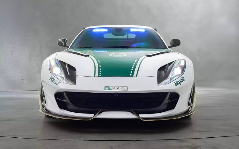 Полиция Дубая показала тюнингованный Ferrari 812 Superfast от Mansory