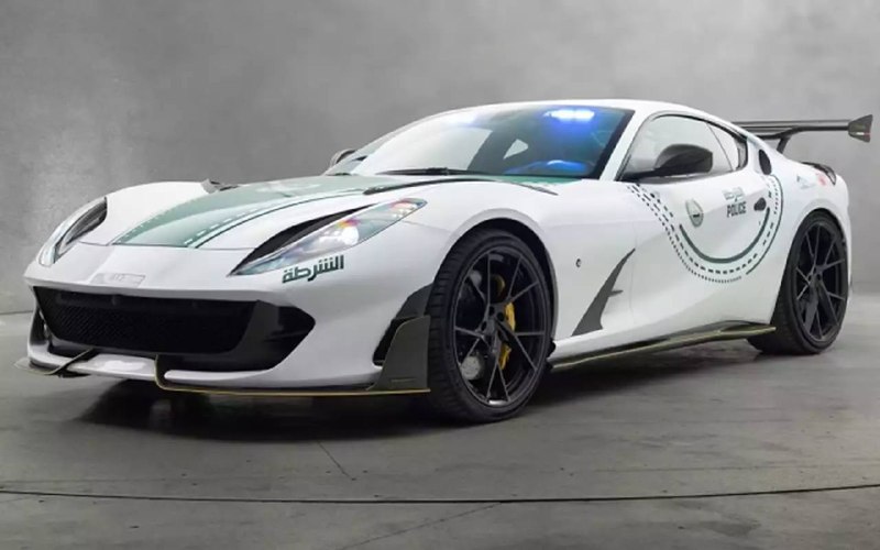 Полиция Дубая показала тюнингованный Ferrari 812 Superfast от Mansory