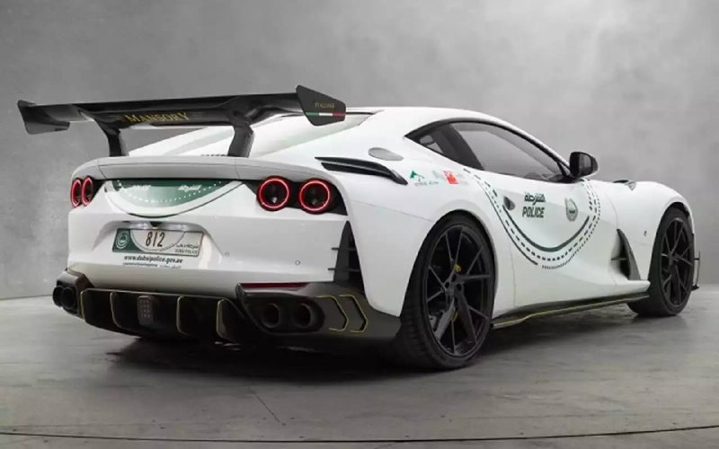 Полиция Дубая показала тюнингованный Ferrari 812 Superfast от Mansory