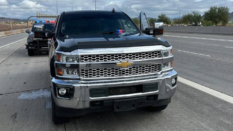 Водитель Chevrolet с мигалками притворился полицейским и сам дождался настоящих копов