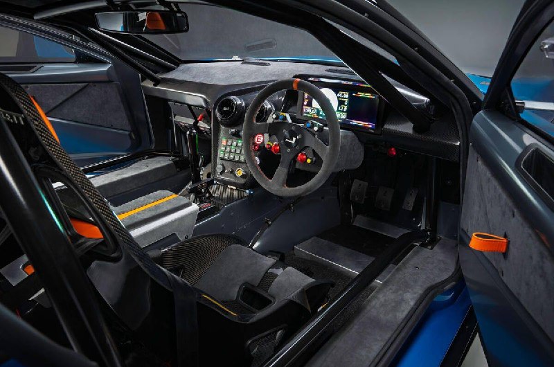 Jensen возрождает Interceptor: представлен трековый суперкар GTX с 900-сильным V8 Jensen возрождает Interceptor: представлен трековый суперкар GTX с 900-сильным V8