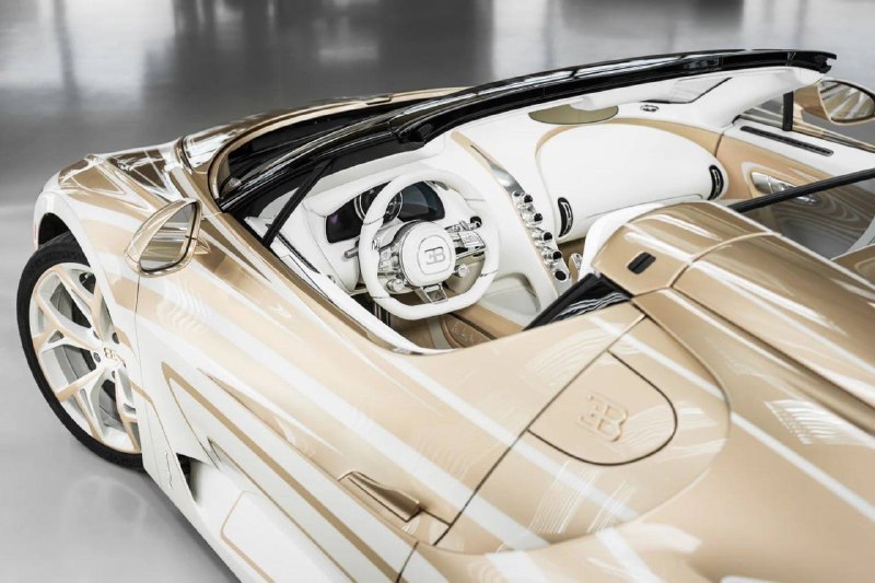 В Россию впервые за 13 лет привезли новый Bugatti W16 Mistral В Россию впервые за 13 лет привезли новый Bugatti W16 Mistral