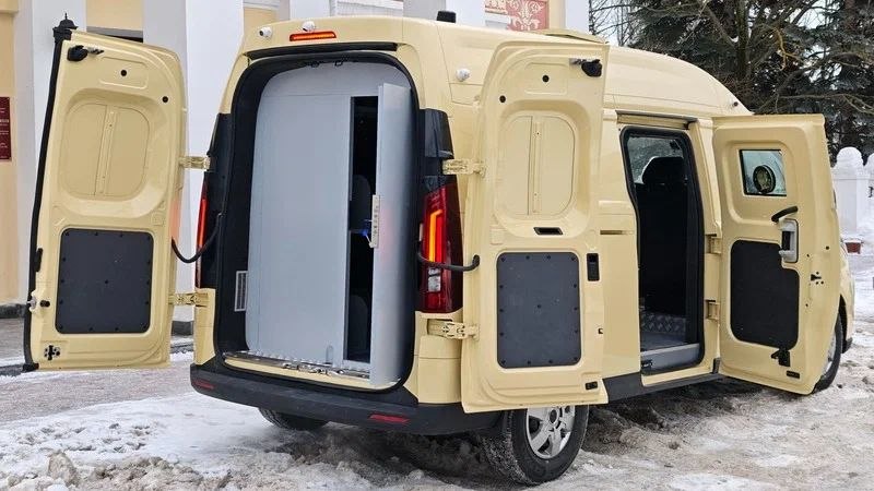 АВТОВАЗ представил бронированный минивэн SKM M9 на «Комтрансе» АВТОВАЗ представил бронированный минивэн SKM M9 на «Комтрансе»