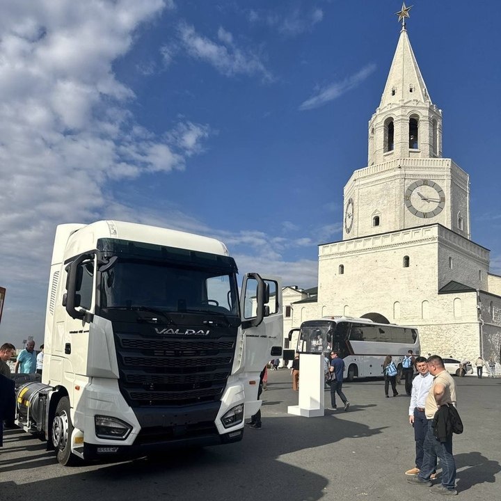 Старт продаж «Валдай 45 LNG»: экономичный газовый тягач для магистральных перевозок Старт продаж «Валдай 45 LNG»: экономичный газовый тягач для магистральных перевозок