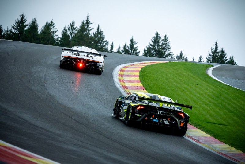 Российский гимн снова прозвучал на европейской гонке благодаря победе Rossa Racing