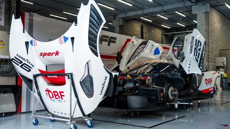 Российский гимн снова прозвучал на европейской гонке благодаря победе Rossa Racing