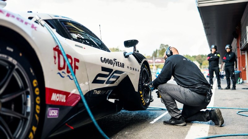 Российский гимн снова прозвучал на европейской гонке благодаря победе Rossa Racing