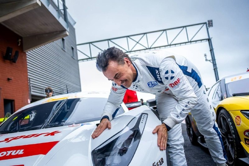 Российский гимн снова прозвучал на европейской гонке благодаря победе Rossa Racing