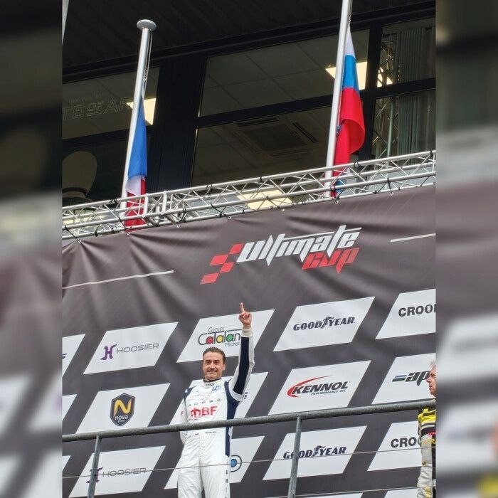 Российский гимн снова прозвучал на европейской гонке благодаря победе Rossa Racing