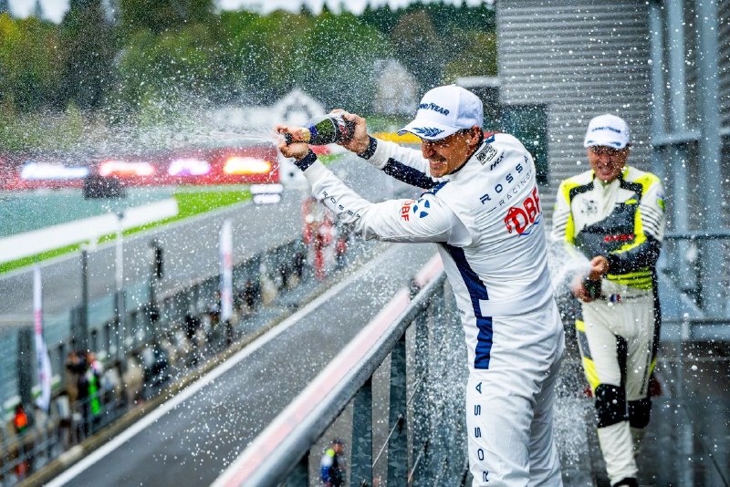 Российский гимн снова прозвучал на европейской гонке благодаря победе Rossa Racing