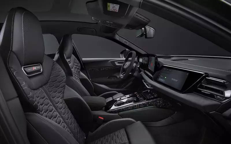 Первый в России Audi RS5 B10 продают за 22 миллиона рублей Первый в России Audi RS5 B10 продают за 22 миллиона рублей
