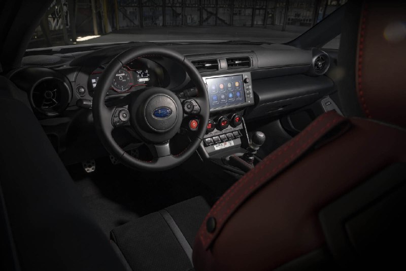 Subaru представила юбилейные BRZ ZC15 и WRX GD25 для США Subaru представила юбилейные BRZ ZC15 и WRX GD25 для США