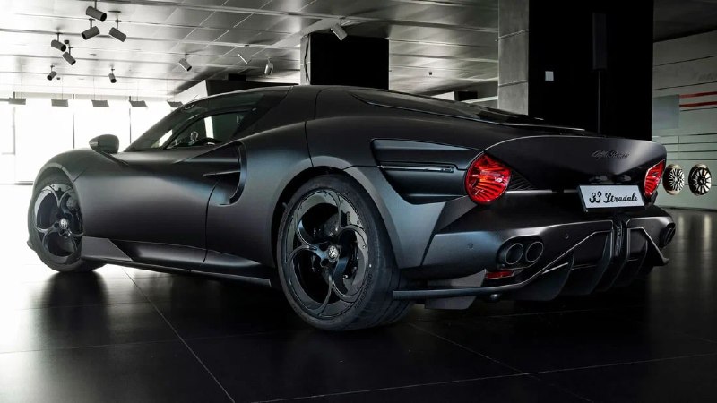 Alfa Romeo представила эксклюзивный суперкар 33 Stradale Perla Nera Alfa Romeo представила эксклюзивный суперкар 33 Stradale Perla Nera