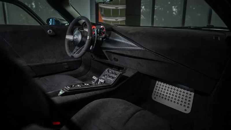 Alfa Romeo представила эксклюзивный суперкар 33 Stradale Perla Nera Alfa Romeo представила эксклюзивный суперкар 33 Stradale Perla Nera