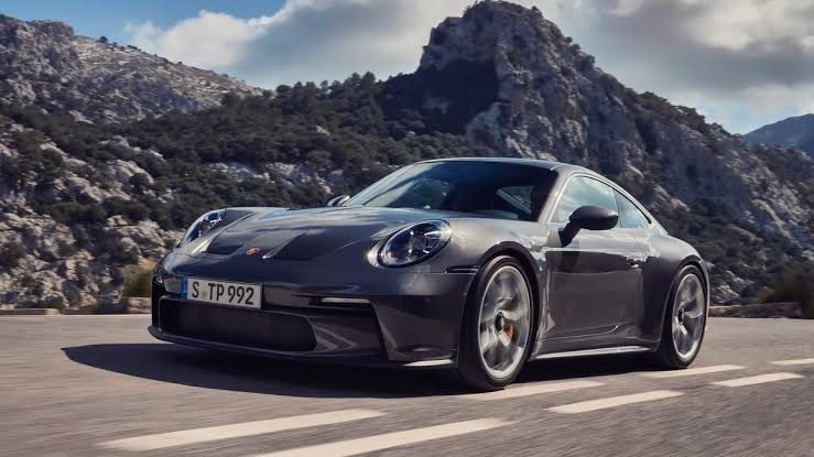 Во Франции водитель Porsche разогнался до 312 км/ч и попался полиции