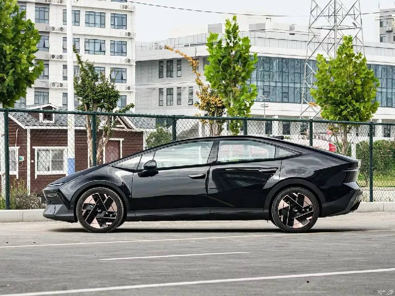 Hyundai Ioniq V: премиальный электролифтбек в Китае по цене Гранты Hyundai Ioniq V: премиальный электролифтбек в Китае по цене Гранты